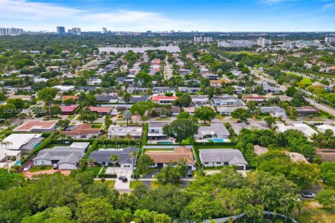 Casa en venta en Miami, Florida, 4 dormitorios, 241.17 m2 № 2299997 - foto 15