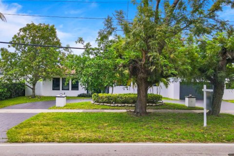 Casa en venta en Miami, Florida, 4 dormitorios, 241.17 m2 № 2299997 - foto 14