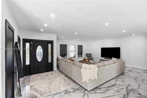 Casa en venta en Miami, Florida, 4 dormitorios, 241.17 m2 № 2299997 - foto 18