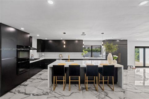 Casa en venta en Miami, Florida, 4 dormitorios, 241.17 m2 № 2299997 - foto 30