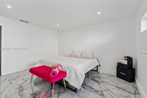 Casa en venta en Miami, Florida, 4 dormitorios, 241.17 m2 № 2299997 - foto 5