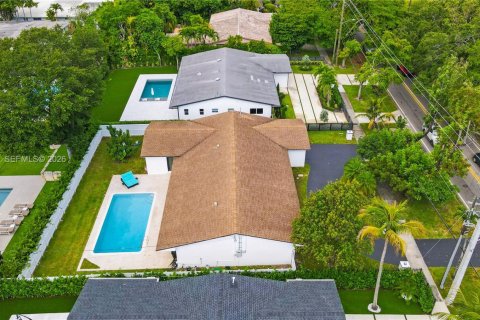 Casa en venta en Miami, Florida, 4 dormitorios, 241.17 m2 № 2299997 - foto 12