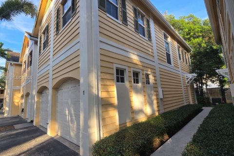 Touwnhouse à vendre à Fort Lauderdale, Floride: 3 chambres, 145.11 m2 № 1990250 - photo 1