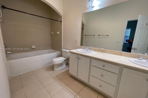 Touwnhouse à vendre à Fort Lauderdale, Floride: 3 chambres, 145.11 m2 № 1990250 - photo 4