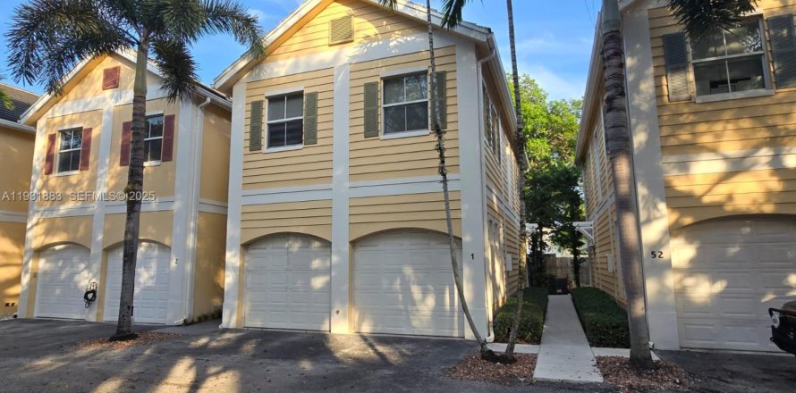 Townhouse in Fort Lauderdale, Florida 3 bedrooms, 145.11 sq.m. № 1990250