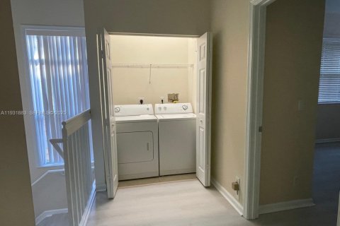 Touwnhouse à vendre à Fort Lauderdale, Floride: 3 chambres, 145.11 m2 № 1990250 - photo 11