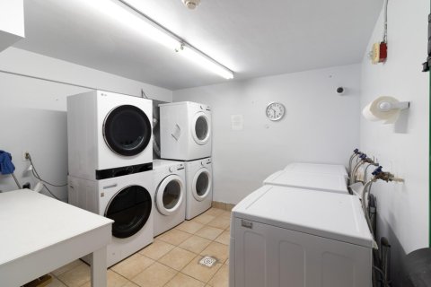 Купить кондоминиум в Форт-Лодердейл, Флорида 2 спальни, 94.76м2, № 994158 - фото 1