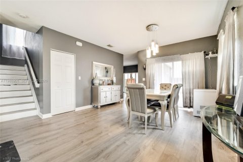 Купить виллу или дом в Хомстед, Флорида 5 спален, 201.6м2, № 2044986 - фото 4