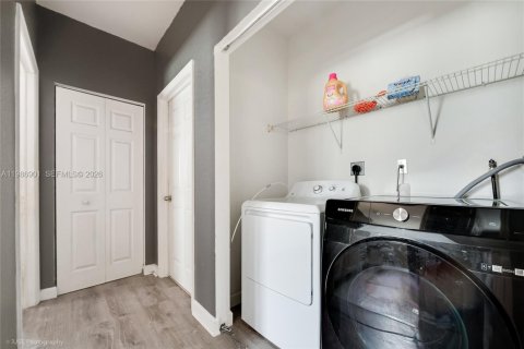 Купить виллу или дом в Хомстед, Флорида 5 спален, 201.6м2, № 2044986 - фото 8