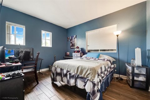 Купить виллу или дом в Хомстед, Флорида 5 спален, 201.6м2, № 2044986 - фото 15