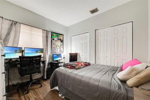 Купить виллу или дом в Хомстед, Флорида 5 спален, 201.6м2, № 2044986 - фото 12