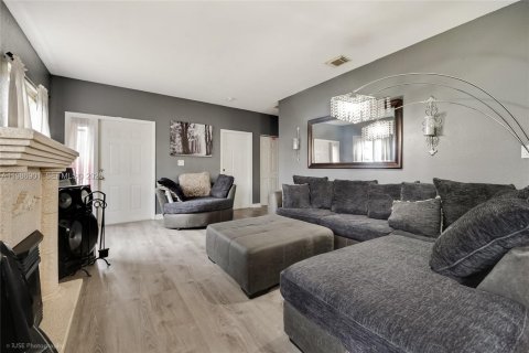 Купить виллу или дом в Хомстед, Флорида 5 спален, 201.6м2, № 2044986 - фото 3