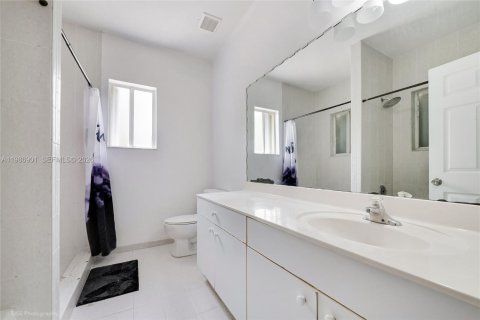 Купить виллу или дом в Хомстед, Флорида 5 спален, 201.6м2, № 2044986 - фото 10