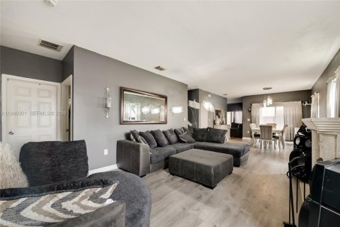 Купить виллу или дом в Хомстед, Флорида 5 спален, 201.6м2, № 2044986 - фото 2