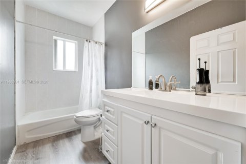 Купить виллу или дом в Хомстед, Флорида 5 спален, 201.6м2, № 2044986 - фото 13