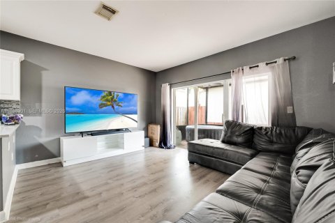 Купить виллу или дом в Хомстед, Флорида 5 спален, 201.6м2, № 2044986 - фото 6