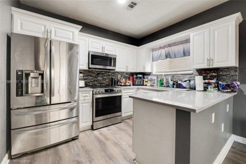 Купить виллу или дом в Хомстед, Флорида 5 спален, 201.6м2, № 2044986 - фото 7