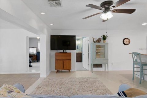 Casa en alquiler en Palm Harbor, Florida, 3 dormitorios, 136.75 m2 № 1798429 - foto 8