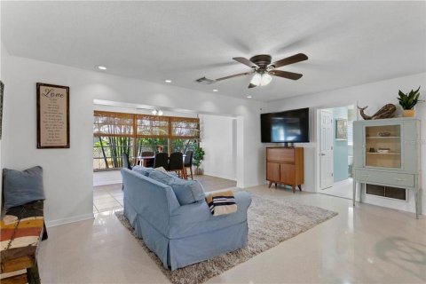 Casa en alquiler en Palm Harbor, Florida, 3 dormitorios, 136.75 m2 № 1798429 - foto 10