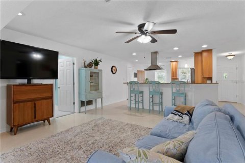 Casa en alquiler en Palm Harbor, Florida, 3 dormitorios, 136.75 m2 № 1798429 - foto 7