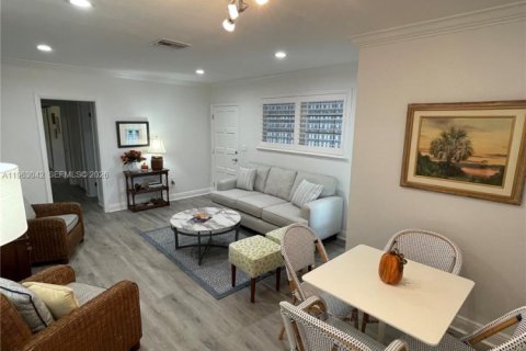 Villa ou maison à louer à Coral Gables, Floride: 2 chambres, 120.77 m2 № 2080983 - photo 3