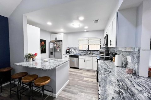Villa ou maison à louer à Casselberry, Floride: 3 chambres, 147.81 m2 № 2116174 - photo 2