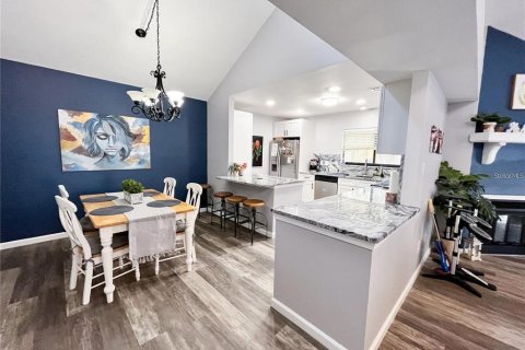 Villa ou maison à louer à Casselberry, Floride: 3 chambres, 147.81 m2 № 2116174 - photo 4