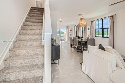 Townhouse in Florida City, Florida 3 bedrooms, 135.27 sq.m. № 1697103 - photo 2