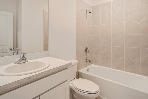 Townhouse in Florida City, Florida 3 bedrooms, 135.27 sq.m. № 1697103 - photo 20