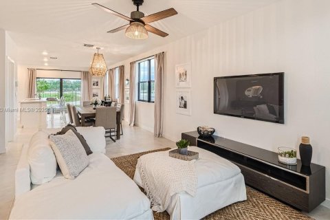 Townhouse in Florida City, Florida 3 bedrooms, 135.27 sq.m. № 1697103 - photo 5