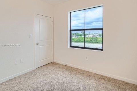 Townhouse in Florida City, Florida 3 bedrooms, 135.27 sq.m. № 1697103 - photo 19