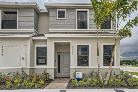 Townhouse in Florida City, Florida 3 bedrooms, 135.27 sq.m. № 1697103 - photo 1