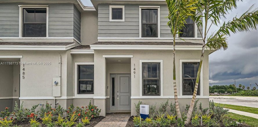 Townhouse in Florida City, Florida 3 bedrooms, 135.27 sq.m. № 1697103