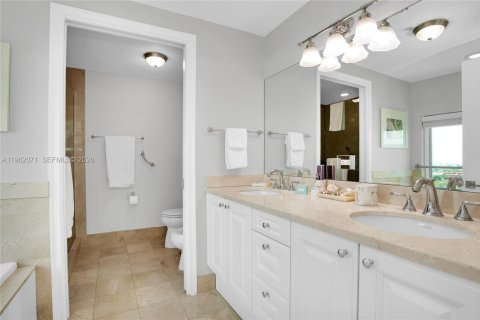 Copropriété à louer à Miami, Floride: 2 chambres, 146.88 m2 № 2080891 - photo 9