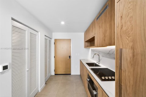 Condominio en alquiler en Miami, Florida, 1 dormitorio № 2011644 - foto 25