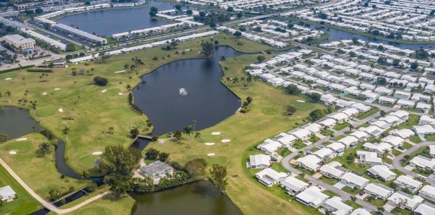 House in Boynton Beach, Florida 2 bedrooms, 132.66 sq.m. № 1011573