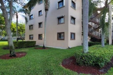 Condo in Pembroke Pines, Florida, 2 bedrooms № 2081624