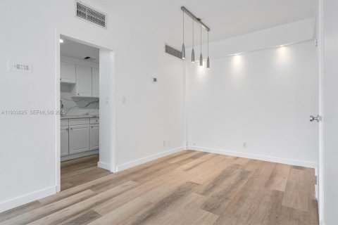Condominio en venta en Miami, Florida, 1 dormitorio, 77.2 m2 № 1992887 - foto 7
