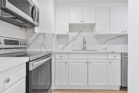 Condominio en venta en Miami, Florida, 1 dormitorio, 77.2 m2 № 1992887 - foto 10