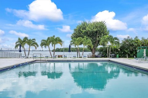Condominio en venta en Miami, Florida, 1 dormitorio, 77.2 m2 № 1992887 - foto 1