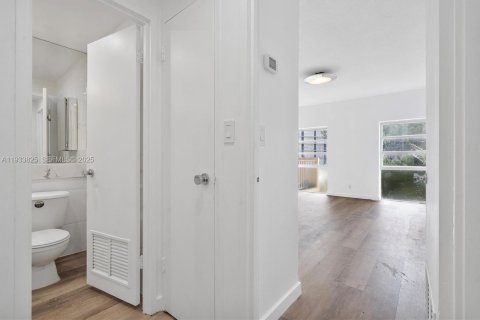 Condominio en venta en Miami, Florida, 1 dormitorio, 77.2 m2 № 1992887 - foto 15