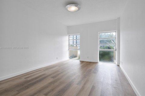 Condominio en venta en Miami, Florida, 1 dormitorio, 77.2 m2 № 1992887 - foto 13