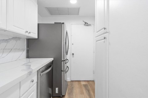 Condominio en venta en Miami, Florida, 1 dormitorio, 77.2 m2 № 1992887 - foto 11
