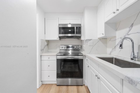 Condominio en venta en Miami, Florida, 1 dormitorio, 77.2 m2 № 1992887 - foto 12