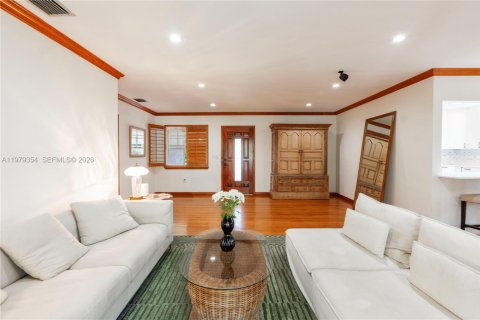 Снять в аренду виллу или дом в Корал-Гейблс, Флорида 3 спальни, 145.86м2, № 2046460 - фото 7