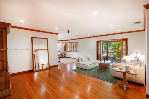 Снять в аренду виллу или дом в Корал-Гейблс, Флорида 3 спальни, 145.86м2, № 2046460 - фото 6