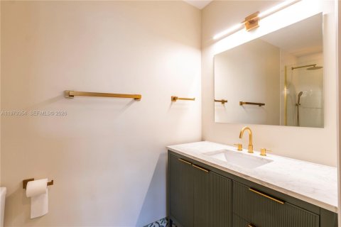 Снять в аренду виллу или дом в Корал-Гейблс, Флорида 3 спальни, 145.86м2, № 2046460 - фото 15