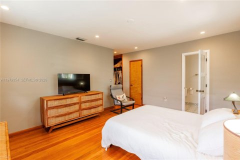 Снять в аренду виллу или дом в Корал-Гейблс, Флорида 3 спальни, 145.86м2, № 2046460 - фото 13