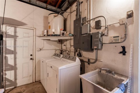 Снять в аренду виллу или дом в Корал-Гейблс, Флорида 3 спальни, 145.86м2, № 2046460 - фото 23