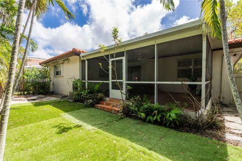 Снять в аренду виллу или дом в Корал-Гейблс, Флорида 3 спальни, 145.86м2, № 2046460 - фото 21